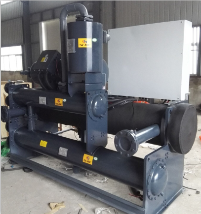 螺桿式冷水機組帶熱回收裝置，可回收30%熱量供生活用水